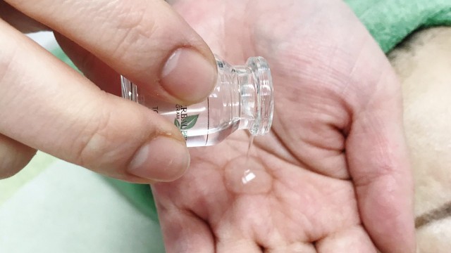 4.フレッシュなヒト幹細胞培養美容液をお肌へ